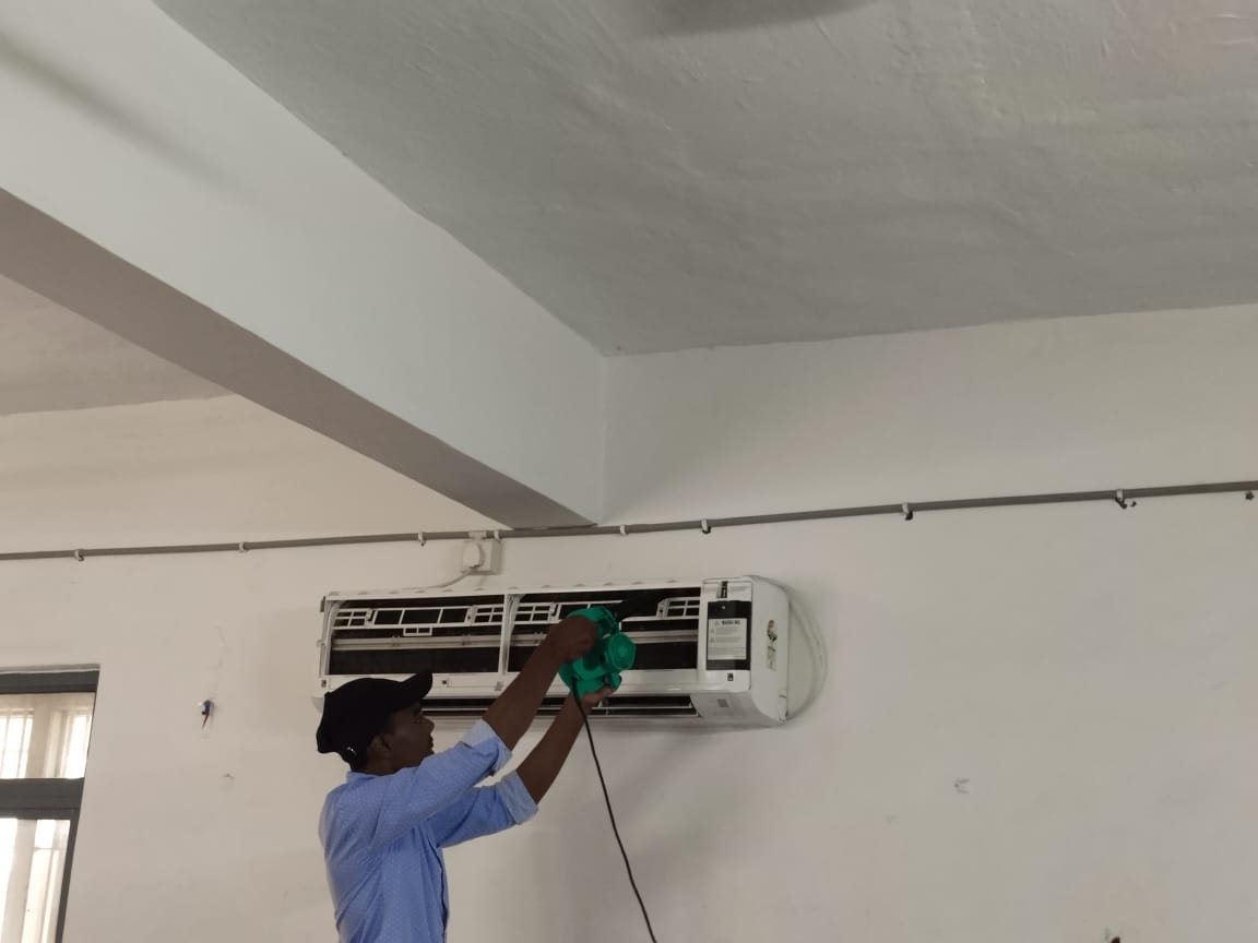 CjpanchalS's tweet photo. Under the recreational subject of Electronic and Hardwere, CHILDEREN CAN SERVICE A.C. ON THEIR OWN. https://t.co/EagcVGOflS