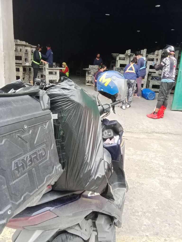 joshierosie18's tweet photo. A small act to help our environment by reducing plastic waste sent to landfills. 
Thank you, Ninang @AcerPhils and The Plastic Flamingo for this activity. 

#AcerDay2025 
#AcerxThePlaf #AcerBreakTheWaste https://t.co/R0j0D1UBuI