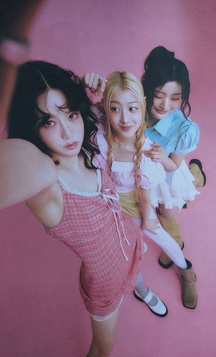 tweny_idn's tweet photo. Preview The Star Magazine’s August Special Edition: FIFTY FIFTY

#FIFTYFIFTY #KEENA #CHANELLEMOON #YEWON #HANA #ATHENA #STARMAGAZINE https://t.co/R7qlfXjIdt