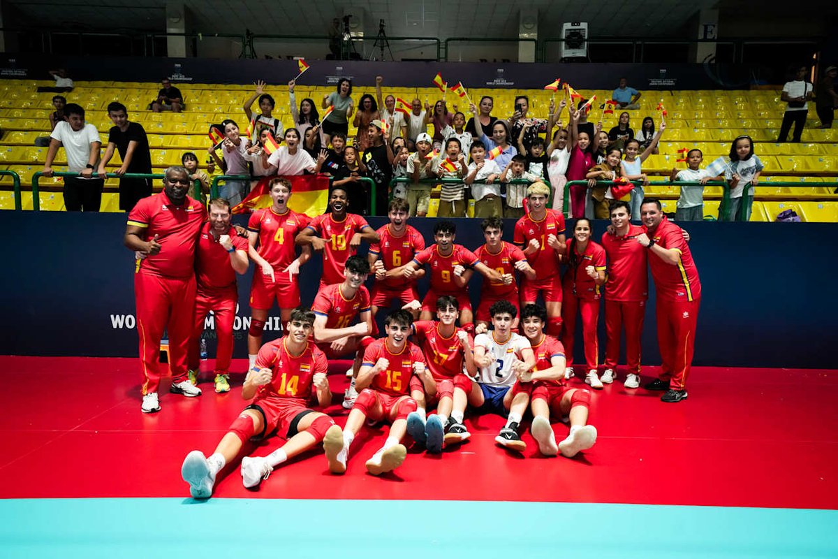 🇪🇸🔥 ¡La Selección Masculina Sub-19 supera 3-0 a Argentina y ya es una de las mejores ocho selecciones del mundo de su categoría! 

Crónica y Galería rfevb.com/n/espana-derro…