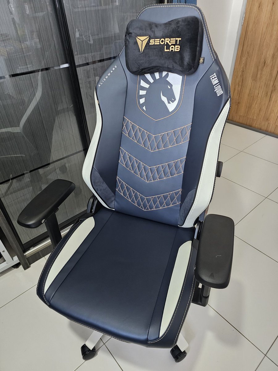 TangSweeHo's tweet photo. Just received my new Secretlab TITAN Evo Team Liquid Edition and I'm seriously impressed! 🪑🔥
The build quality is on another level — firm support, premium stitching, and the magnetic headrest is incredibly comfy.

#Secretlab #TeamLiquid #SecretlabTITANEvo #WorthTheWait https://t.co/Y1Wn3ZCAhD