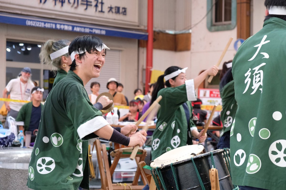 osufestival's tweet photo. 🏮 #大須夏まつり の夏に欠かせない！🏮
大須太鼓保存会（@o_sudaiko）が大須の夏を熱く盛り上げます🔥
ステージ演奏や盆踊り、手筒花火とのコラボも必見！
ぜひ会場で、その“鼓動”を体感してください！
【出演スケジュール】
📅8月1日(金)
・大盆踊り大会（太鼓伴奏）18:15〜21:00（大須観音）

📅8月2日(土)
・大須太鼓ショー 14:00〜14:30（万松寺）
・大須太鼓ショー 16:15〜17:00（大須観音）

📅8月3日(日)
・大須太鼓ショー 13:00〜13:30（万松寺）
・大須太鼓ショー 16:45〜17:00（大須観音）
・手筒花火(太鼓演奏) 20:30〜21:00（大須観音）
#和太鼓 #大須 #夏祭り