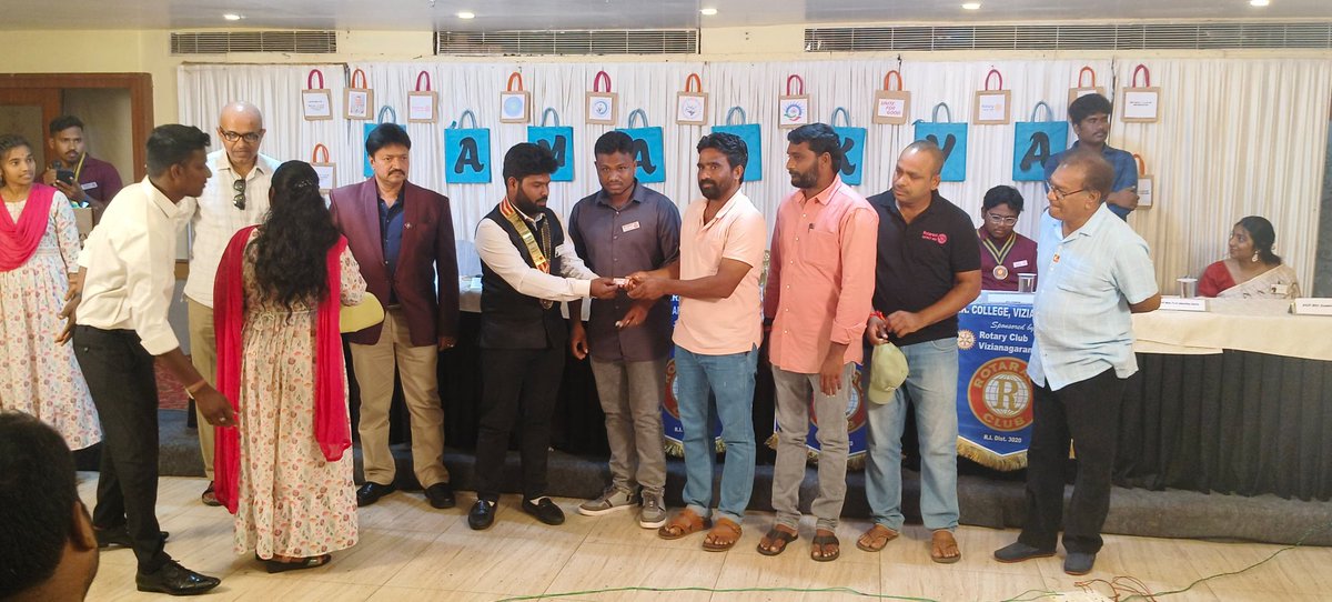 Rotaract_vzm's tweet photo. New borad members installation 
#Rotaract #RID3020 https://t.co/mfBxfCQ107