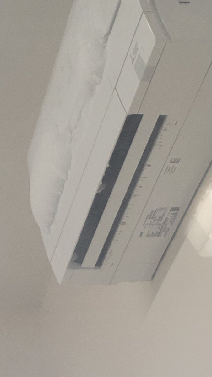 Littlepidd1's tweet photo. @chilternrailway platform 4 West Ruislip station. I think your aircon needs attention...ice???? https://t.co/SpPowZopRr