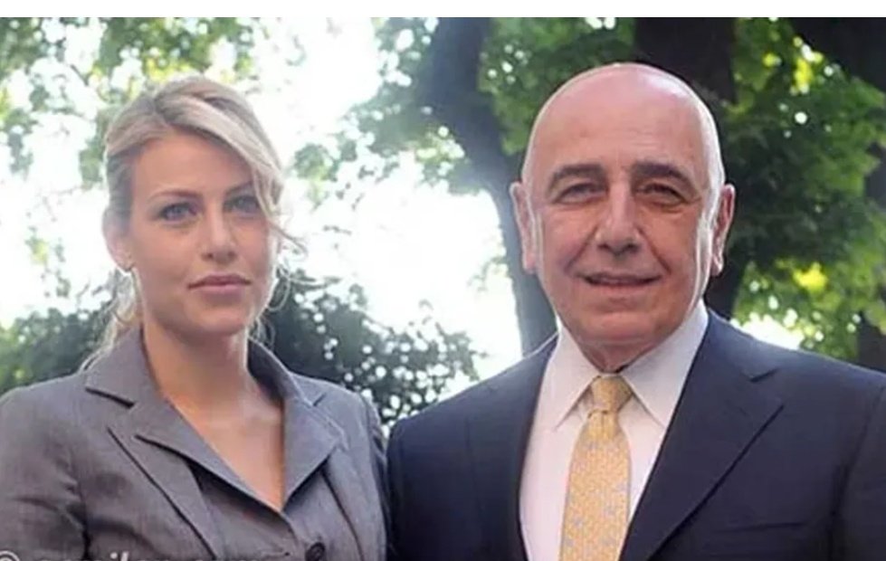 Michy_92's tweet photo. Come ogni 30 luglio...buon compleanno Barbara Berlusconi e Adriano Galliani 🎉😂. #HappyBirthday https://t.co/GiJFFwdH0B