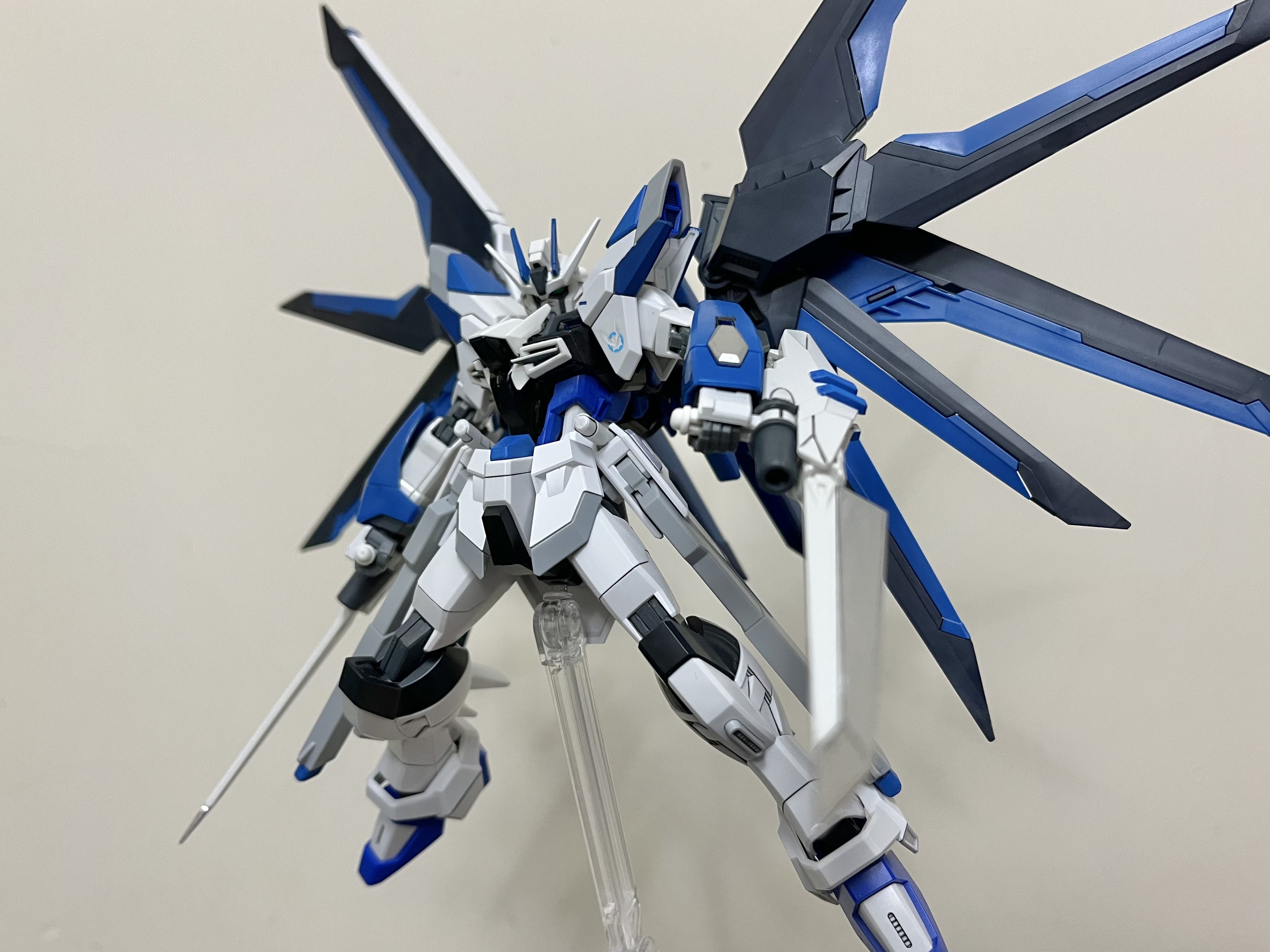 ガンプラまとめ 総パーツ数900以上の狂気！ガンプラMGを遥かに越えた規格外の