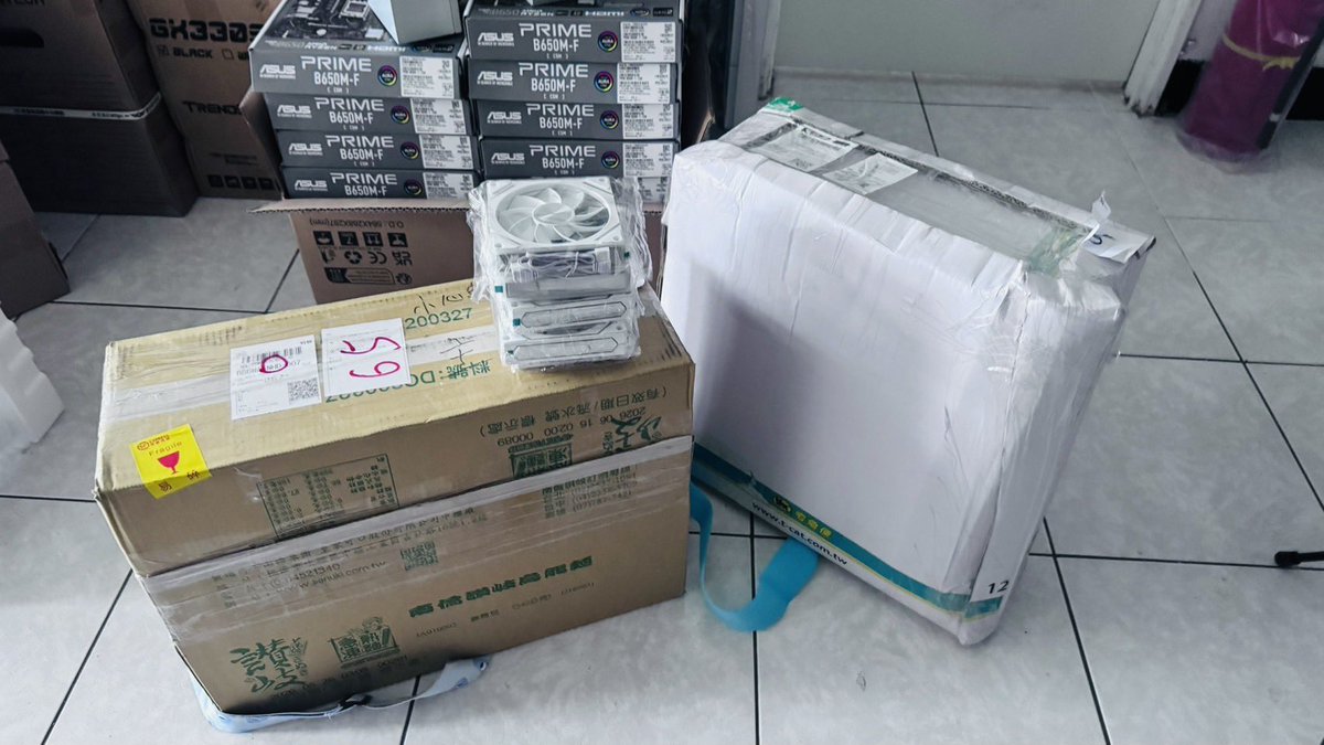 我決定要來幹一件大事

立個旗
達到指定目標我送一台1650的桌機
（CPU我忘記了）

這篇文達到2000個讚就成立
（各大社群媒體的按讚量）

然後我賣一台被棄單的
它有給訂金所以就一台

Intel i5-14400F
MSI Pro B760M-E DDR4
DDR4-3200 16G*2
NQ780 1TB Gen4 M.2 SSD
RTX5060-8G
MSI A650BN 650W 80plus