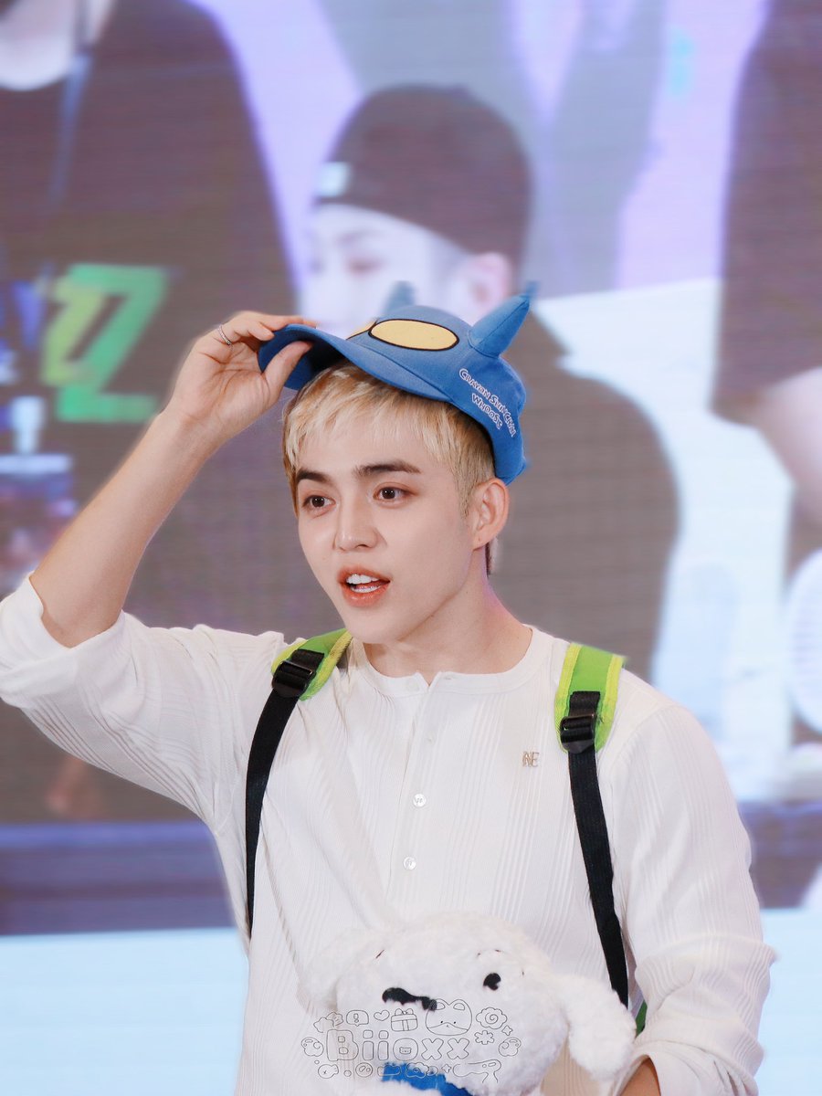 Biioxx1014's tweet photo. 250729
😻
#최승철 #세븐틴 #エスクプス #scoups #세븐틴 #seventeen #에스쿱스  #승철  @pledis_17 https://t.co/qG9RNoF4Vm