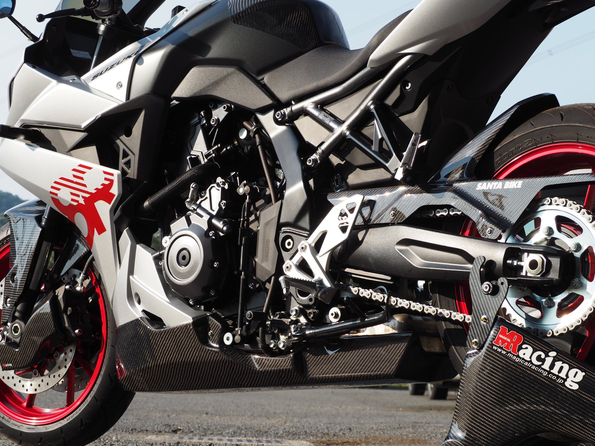 Magical Racing マジカルレーシング フロントフェンダー GSR400 SUZUKI スズキ フェンダー関連 外装  素材：FRP製(ホワイト) / MagiVeilセラミックコーティング：あり Magical Racing マジカルレーシング フロントフェンダー Z900RS SE KAWASAKI カワサキ フェンダー関連 外装  タイプ：平織りカーボン製 / MagiVeilセラミックコーティング：あり Magical Racing マジカルレーシング フロントフェンダー 素材： FRP製(ホワイト) / タイプ ...