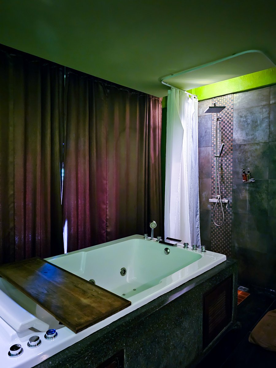 วันนี้จะมารีวิวนวดที่เชียงใหม่กับน้องที Therapist ชายอารมณ์ดี ที่ร้าน Zira Spa <a href="/ziraspacnx/">Zira Spa Chiang Mai</a> จะเป็นยังไงตามอ่านรีวิวเต็มได้ในกลุ่ม