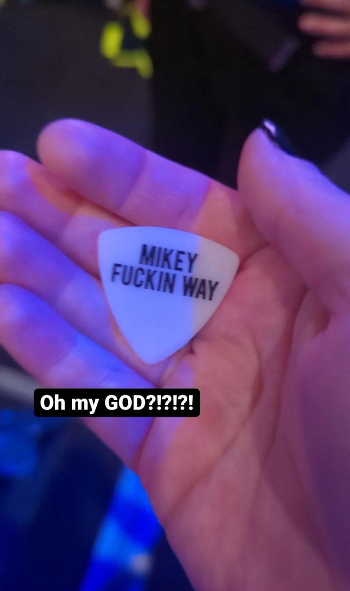 JenMcK26's tweet photo. ...he shakes his head and smiles. Throws the white thing at me! Me being dumb didn't realise til it hit me in the face that it was THIS!!! 
It fell on the floor and the fans around me fought to get it back from security to me 🥹🥹 https://t.co/ZcpYkwuykO