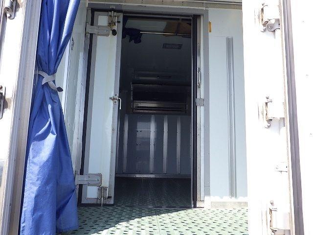 2018 Isuzu Elf with freezer..
You can switch off or remove the freezer if you don't need it for those asking...
Price is 4m negotiate 
The truck is manual and diesel
Contact me on 0742157110 or Whatsapp me for for inquiries about the truck. Thanks