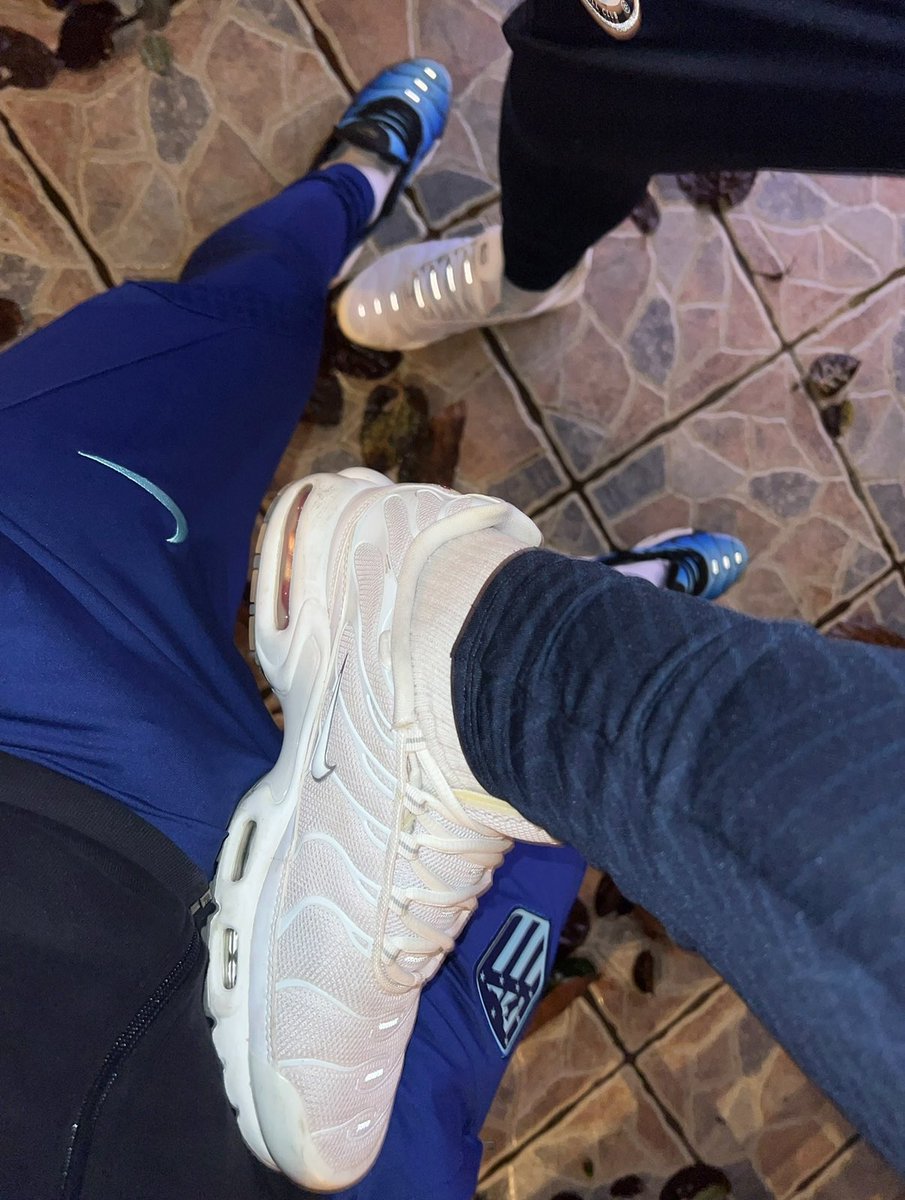Les gars retrouvez mon contenu bien hot sans restriction ici : 

top4fans.com/airmaxtnboy

😏
