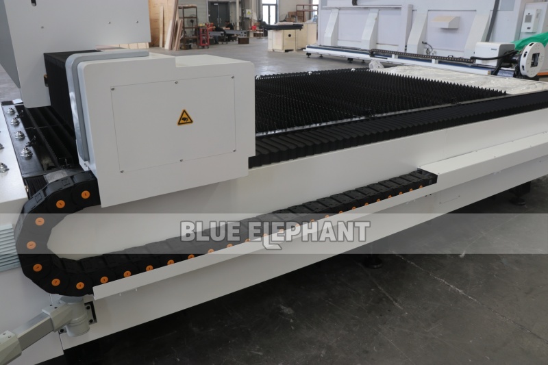 ElephantCnc's tweet image. The 1530 FL6T fiber laser cutting machine will be shipped to Rwanda🎉🥳
☎☎☎
elephant-cnc.com 
Whatsapp/mobile: +86-15064026772
#lasermachine #laserengraving #lasercutting #lasercutter #lasercrafts #fiberlaser