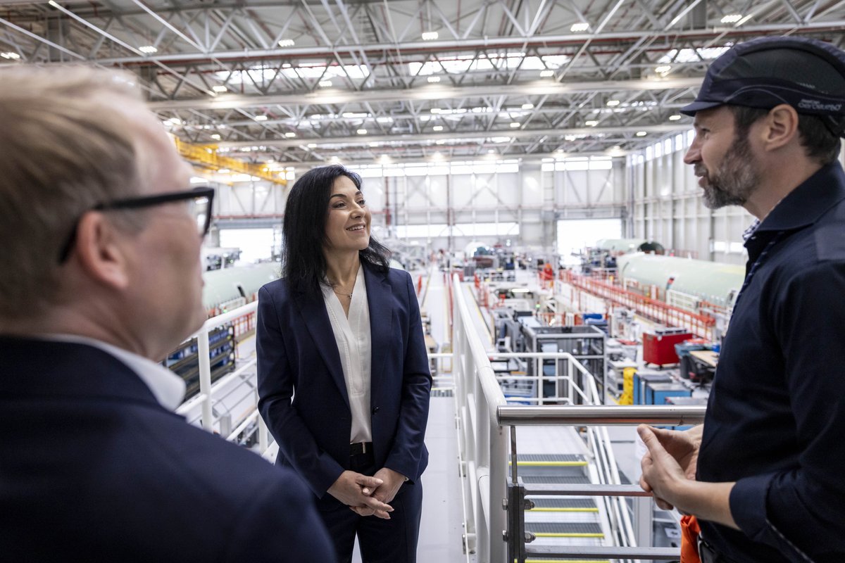 (3/3) Im Zentrum des Austausches mit Airbus standen auch die Wettbewerbsbedingungen. Entlastungen bei Steuern &amp; Energiekosten hat die Bundesregierung bereits auf den Weg gebracht. Mit einer umfassenden Luftfahrtstrategie will die Bundesregierung die Branche weiter unterstützen.