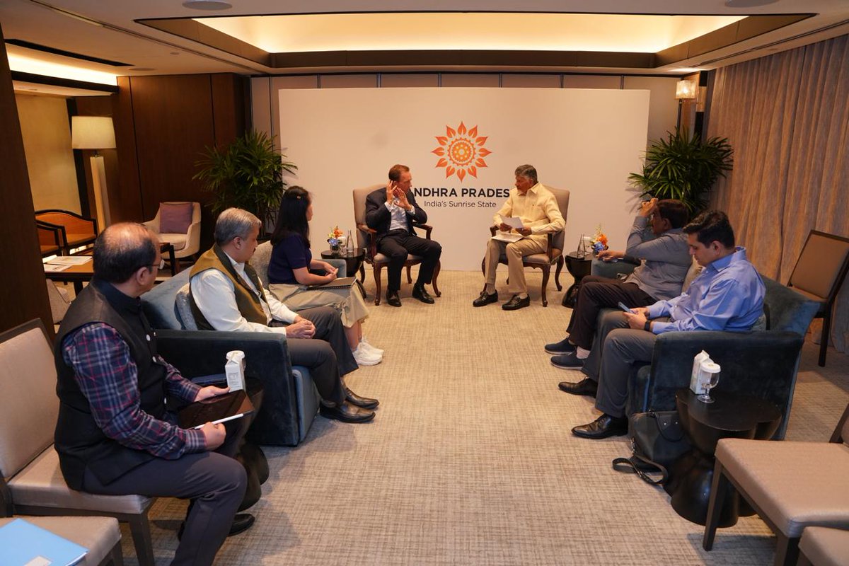 Knowledgeofap's tweet image. చంద్రబాబు సింగపూర్ పర్యటన – నాలుగో రోజు హైలైట్స్

సీఎం చంద్రబాబు కెపిటాల్యాండ్, మందాయ్ వైల్డ్‌లైఫ్ గ్రూప్, సుమితోమో మిత్సుయ్, టెమసెక్ ప్రతినిధులతో భేటీ
అమరావతి, విశాఖ, తిరుపతుల్లో ఐటీ పార్కులు, డేటా సెంటర్లు, డిజిటల్ టౌన్‌షిప్స్‌పై చర్చలు
#SingaporeVisit #Chandrababu #InvestInAP