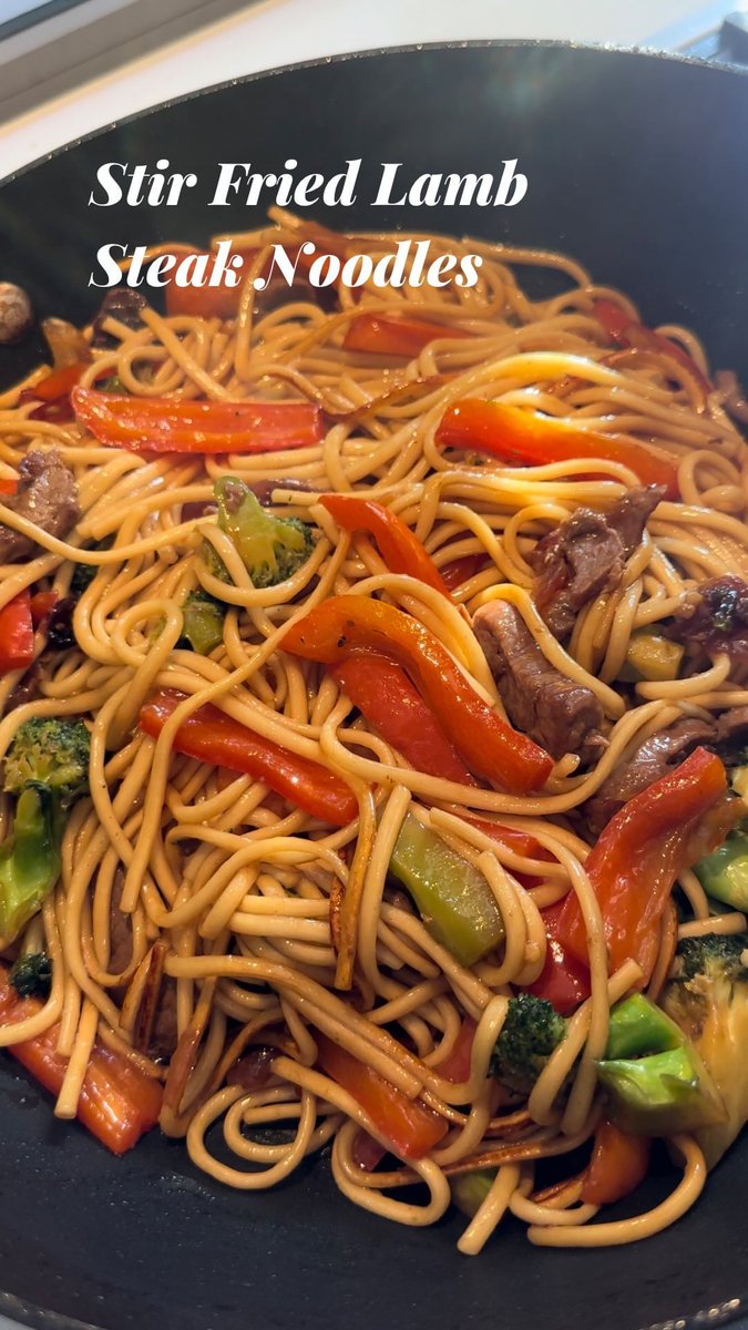 Stir Fried Lamb Steak Noodles 
from : katz__kitchen resepmamiku.com/en/stir-fried-…