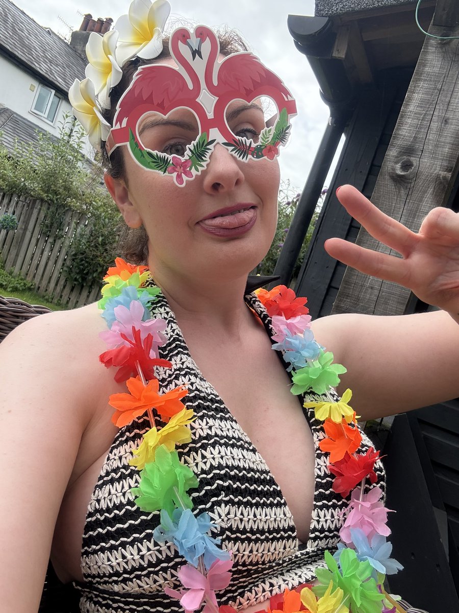 It’s my 40th birthday today. 

I feel depressed and old so here’s a picture from this weekend when I wasn’t 40 yet and had a tiki party to celebrate / commiserate 😆

Why am I always sad on my birthday?!