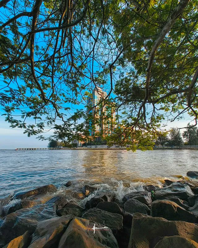 Early in the morning 🌞

📍 Teluk Likas Jogging Track, Kota Kinabalu, Sabah

Word &amp; photo by <a href="/hazwankamisin/">HZWN K</a>

#exploresabah #KKCity