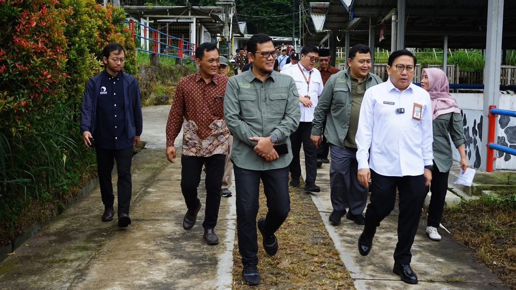 #SobatTernak, Susu Lokal Jadi Prioritas untuk MBG, Kementan Terus Gencarkan P2SDN 

Baca selengkapnya melalui tautan dibawah ini :  

facebook.com/share/p/1YUyzU…

#ditjenpkh