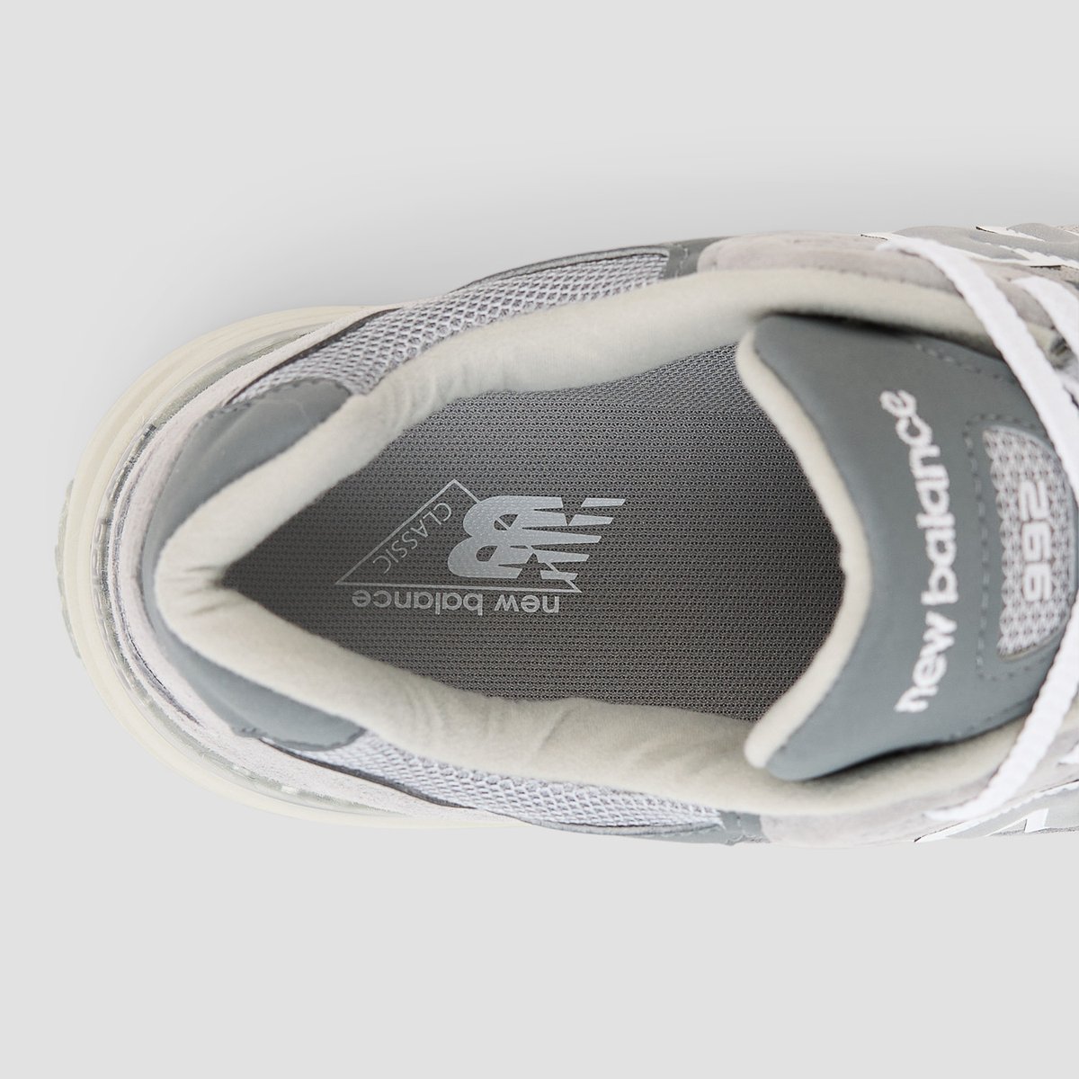 ヘリテージカラーのグレーで彩った人気モデル「U992GY」が公式オンラインストアにて再入荷
🔗shop.newbalance.jp/pd/U992-GY-JP.…
#ニューバランス