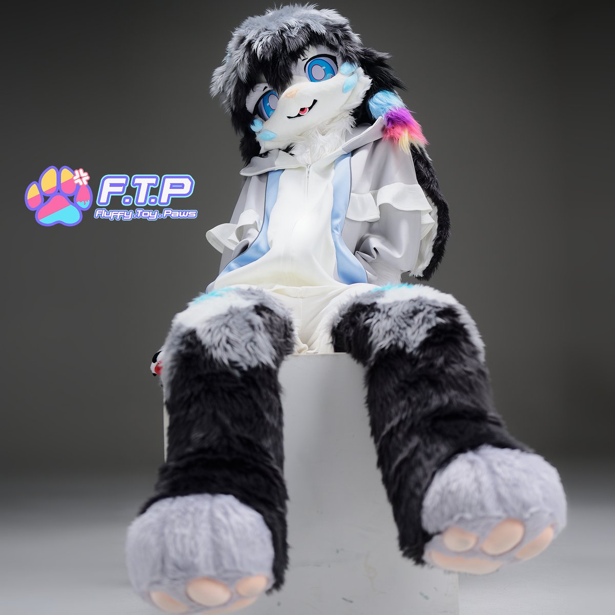 FURSUIT WORK⋆⁺₊⋆⁺🐰
NAME：アクア(aqua)    
Page：「5/9」    

#FursuitEveryday #fursuit #furry #kemono