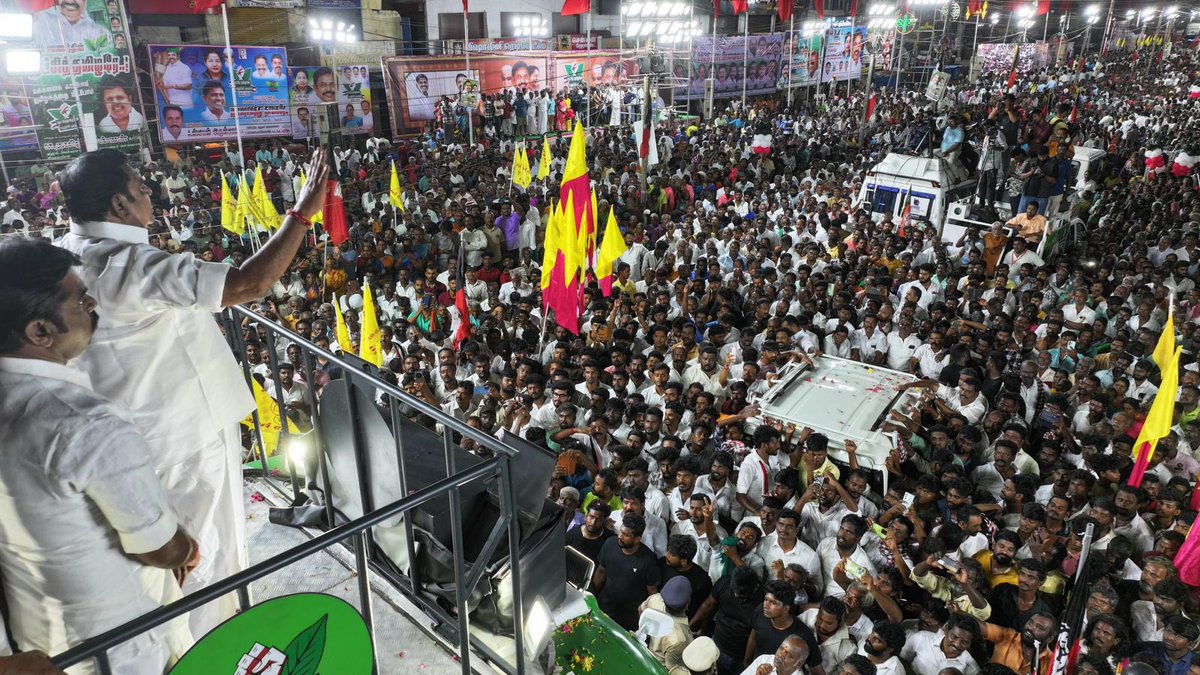 EPSTamilNadu's tweet image. தீரமிகு மருது சகோதரர்கள் ஆட்சிபுரிந்த சிவகங்கைச் சீமையின் அன்பிற்கினிய மக்களின் வாஞ்சைமிகு வரவேற்பைப் பெற்றதில் பெருமகிழ்ச்சி.

#சிவகங்கை சட்டமன்றத் தொகுதி, எப்போதும் @AIADMKOfficial-ன் கோட்டை என்பதை 2021 நிரூபித்தது போன்றே, 2026-ம் நிரூபிக்கும்!

#மக்களைக்_காப்போம்…