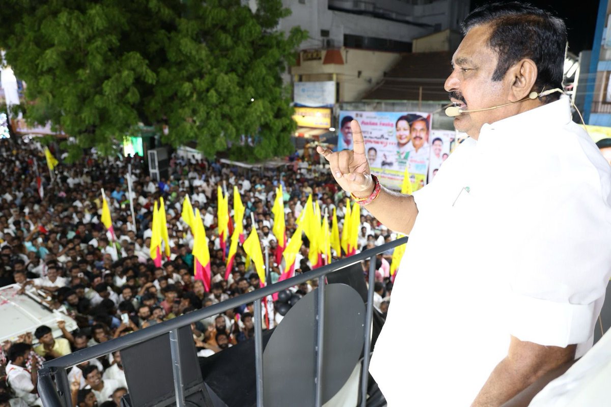 EPSTamilNadu's tweet image. தீரமிகு மருது சகோதரர்கள் ஆட்சிபுரிந்த சிவகங்கைச் சீமையின் அன்பிற்கினிய மக்களின் வாஞ்சைமிகு வரவேற்பைப் பெற்றதில் பெருமகிழ்ச்சி.

#சிவகங்கை சட்டமன்றத் தொகுதி, எப்போதும் @AIADMKOfficial-ன் கோட்டை என்பதை 2021 நிரூபித்தது போன்றே, 2026-ம் நிரூபிக்கும்!

#மக்களைக்_காப்போம்…