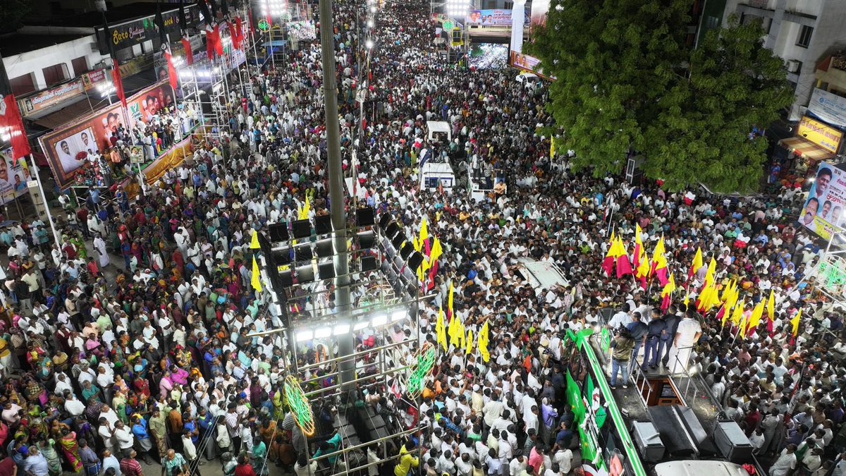 EPSTamilNadu's tweet image. தீரமிகு மருது சகோதரர்கள் ஆட்சிபுரிந்த சிவகங்கைச் சீமையின் அன்பிற்கினிய மக்களின் வாஞ்சைமிகு வரவேற்பைப் பெற்றதில் பெருமகிழ்ச்சி.

#சிவகங்கை சட்டமன்றத் தொகுதி, எப்போதும் @AIADMKOfficial-ன் கோட்டை என்பதை 2021 நிரூபித்தது போன்றே, 2026-ம் நிரூபிக்கும்!

#மக்களைக்_காப்போம்…