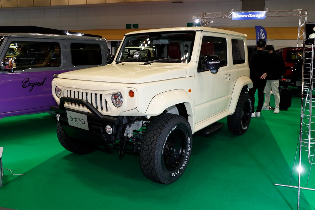 GEOLANDAR_JP's tweet photo. 大阪オートメッセ2025 ジオランダー装着デモカーご紹介

BEYOND JAPAN　様

車輛：ジムニーシエラ
装着タイヤ：GEOLANDAR X-AT
サイズ：LT235/70R16(ホワイトレター)

#YOKOHAMA #ヨコハマタイヤ #GEOLANDAR #ジオランダー #XAT #OAM #オートメッセ #BEYONDJAPAN #ジムニーシエラ #JIMNY https://t.co/2XpYLiD9yN