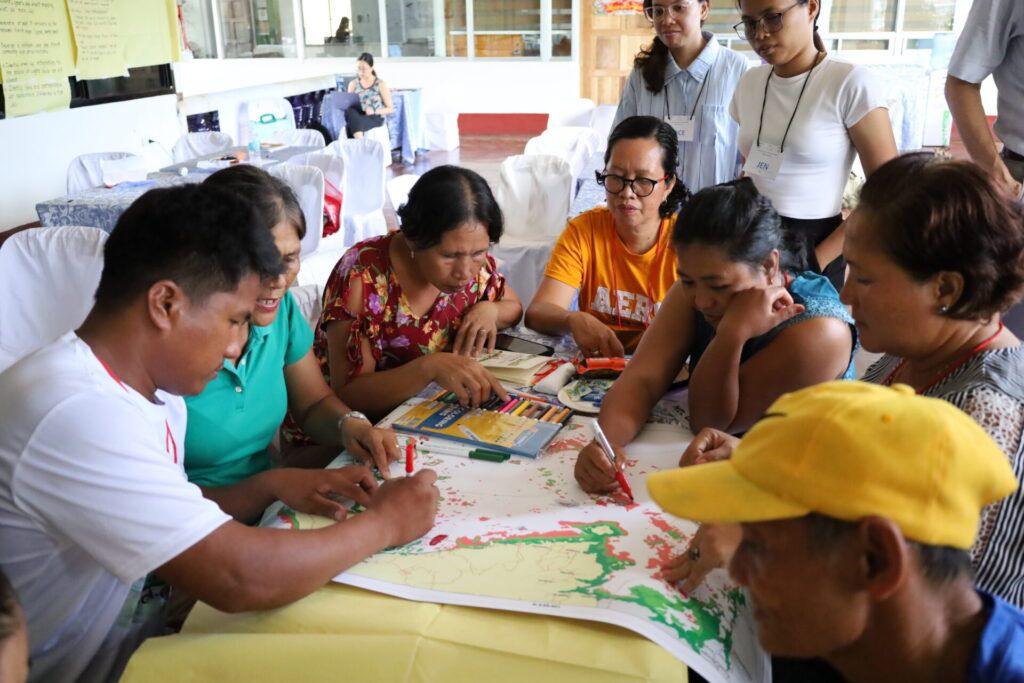 🌊 🐟 Learn how research under the UK-Canada #CLARE programme is working with women fishers and community leaders to co-design solutions to restore coral reefs in the Philippines:  buff.ly/mtjGEBN
