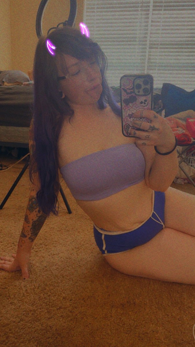 BrandiBenzXx's tweet photo. Come see me https://t.co/lBmNrg0IrA https://t.co/TQnMUtct48