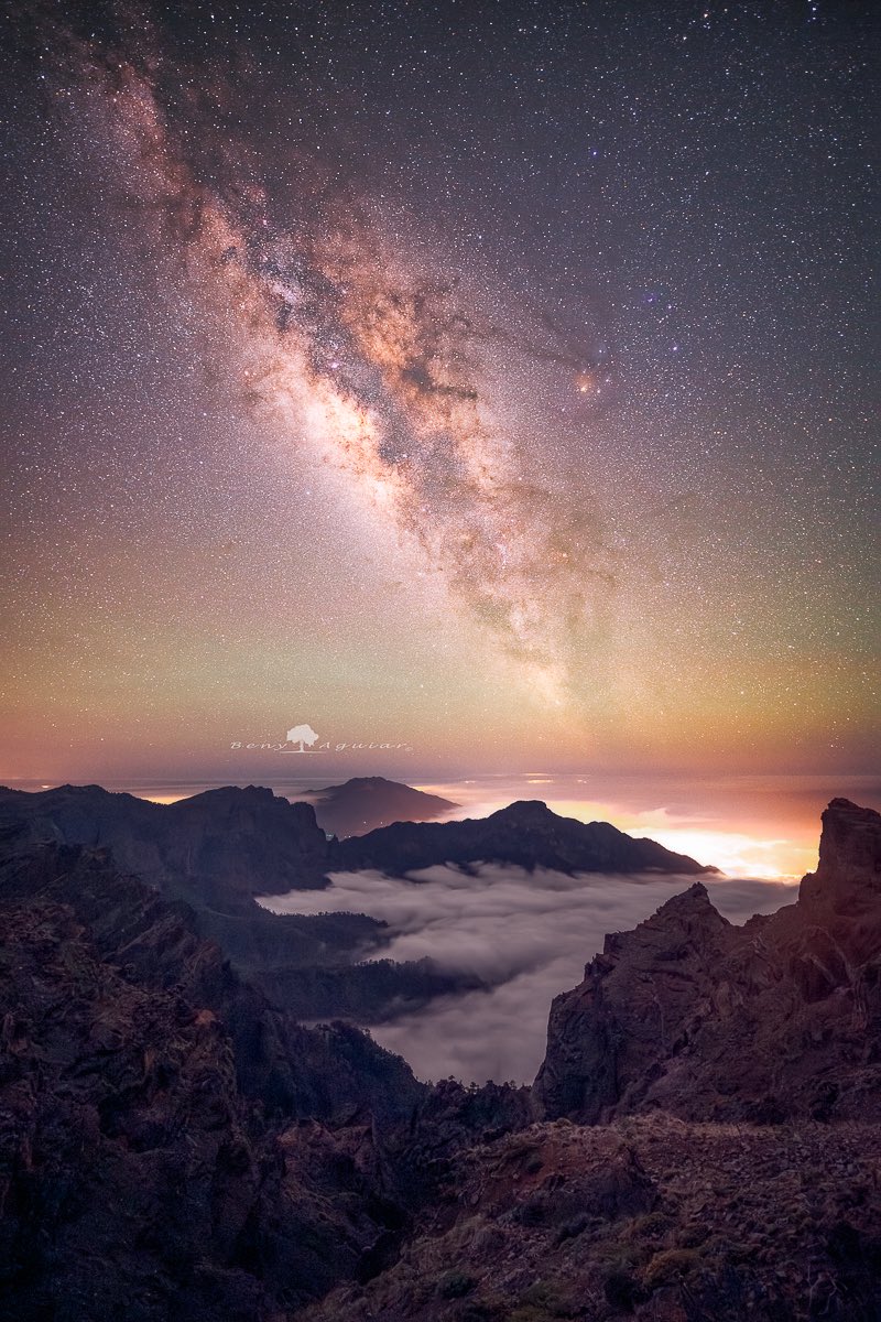 La Vía Láctea sobre la Caldera de Taburiente, Isla de La Palma.

#LaPalma #lapalmaislabonita #calderadetaburiente #milkyway #vialáctea #cielosESA