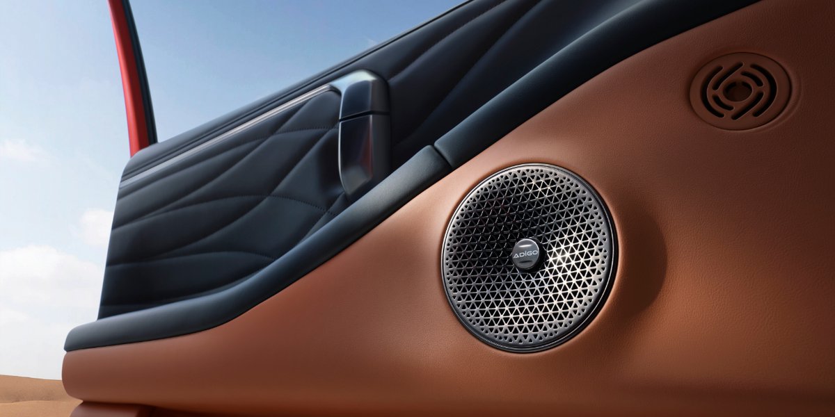 The AION V interior seamlessly combines comfort and intelligence, featuring soft-touch materials throughout and a spacious, comfortable driving environment. It is equipped with the Qualcomm SA8155P High-Performance Chip and ADiGO 5.0 Interactive System. This advanced setup