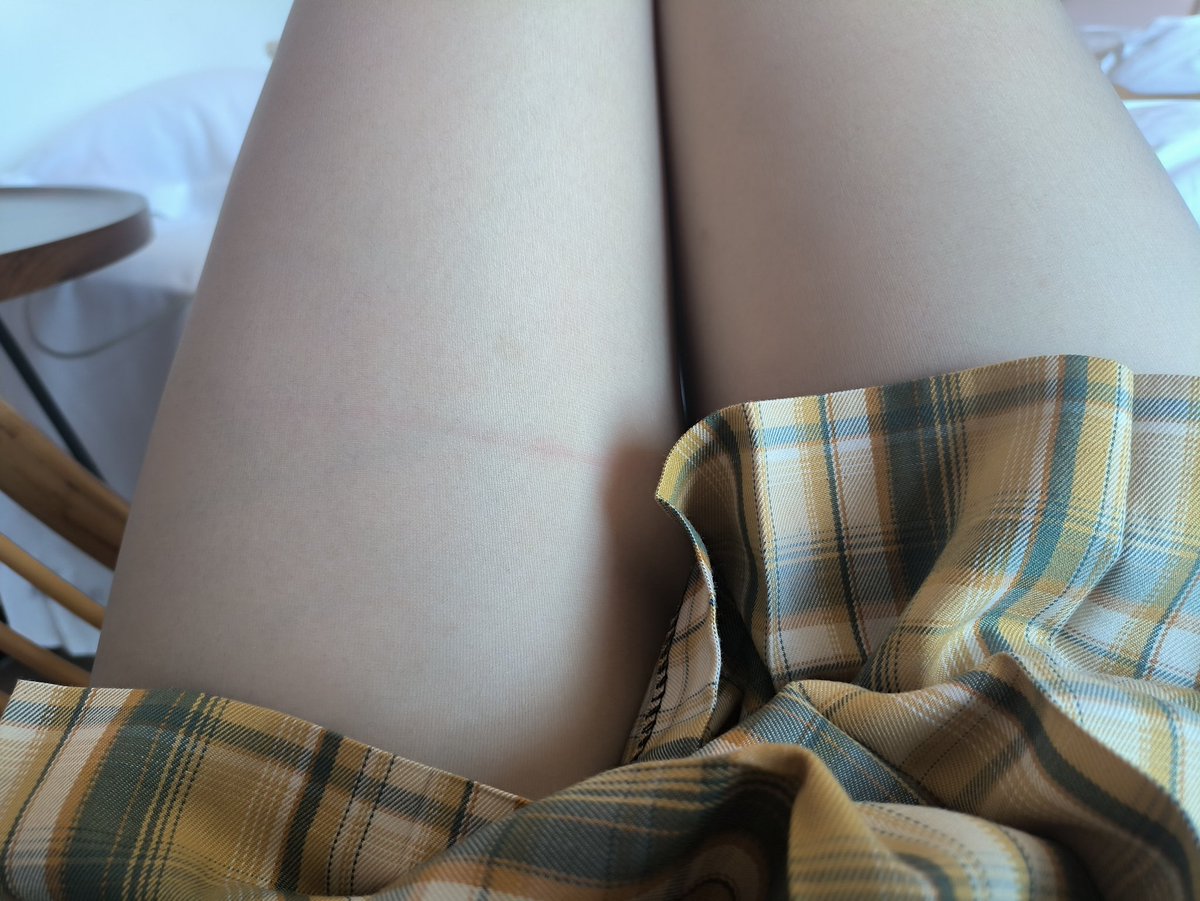 福利姬欢崽饭超香（命苦且贫穷老师版）分享的黄推图片2 - 网红私拍内容