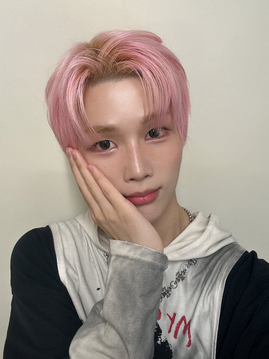 ieninwrld's tweet photo. minjunie junie ah junie junie 🐰🩷

> better late than never

#iENINselcaday #NINEi #나인아이 https://t.co/ywV6T3JTq0