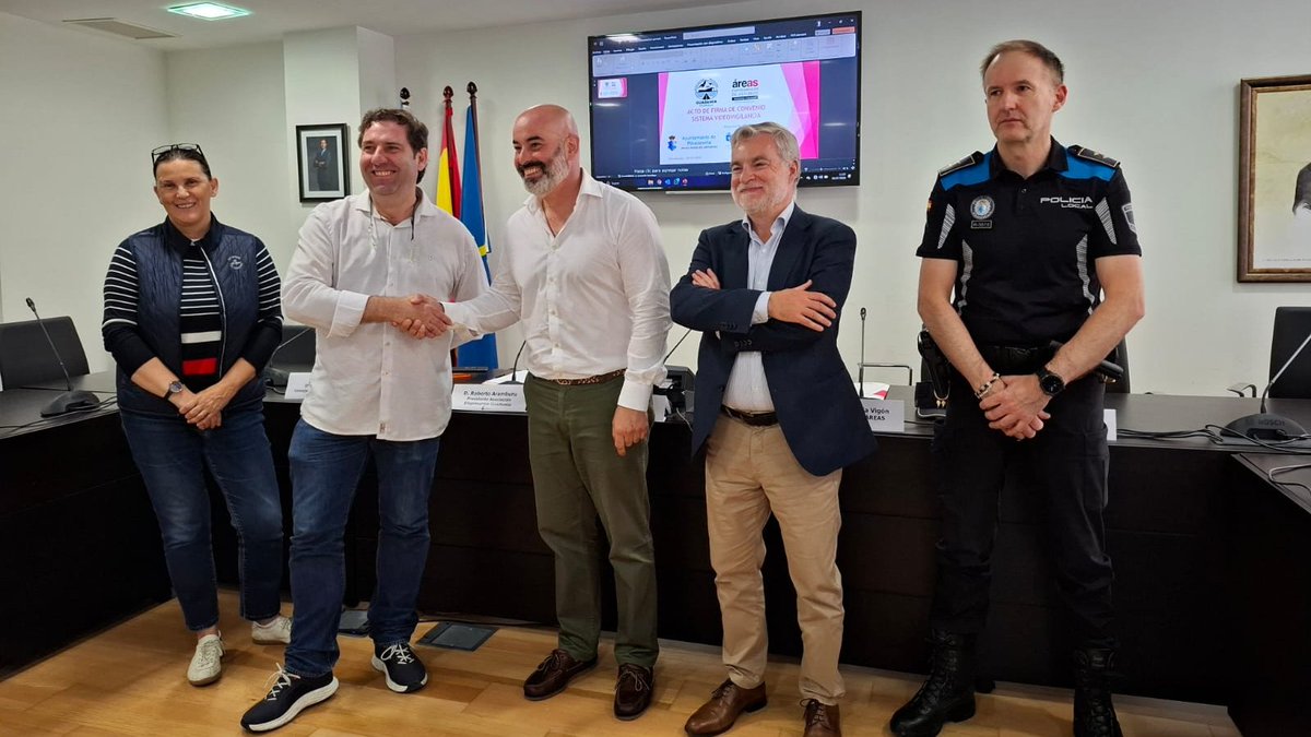 Federación Áreas, <a href="/AytoRibadesella/">Ayuntamiento de Ribadesella</a>, Polígono de Guadamía y <a href="/DelGob_Asturias/">Delegación del Gobierno en Asturias</a>, con el apoyo financiero de la <a href="/agenciasekuens/">Agencia Sekuens</a> impulsan la 𝙨𝙚𝙜𝙪𝙧𝙞𝙙𝙖𝙙 𝙞𝙣𝙙𝙪𝙨𝙩𝙧𝙞𝙖𝙡 con 14 cámaras para más de 50 empresas del polígono. Modelo colaboración público-privada ejemplar