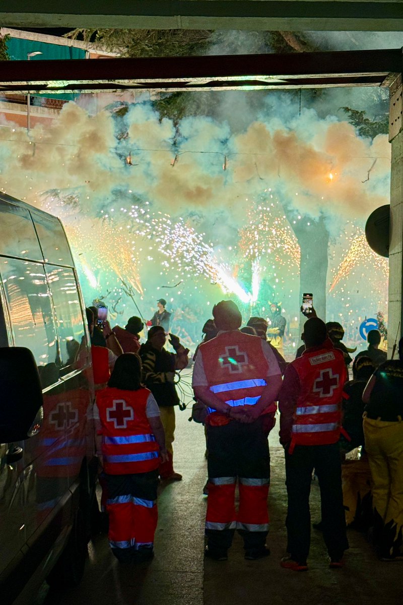 Aquests dies hem estat al Stray Kids a l’estadi Metropolità de Madrid i a la Festa Major de Canovelles amb el nostre equip de SOCORS i EMERGÈNCIES. Moltes GRÀCIES a totes les persones VOLUNTÀRIES que fan possible que puguem continuar donant aquests serveis. #creurojaosona