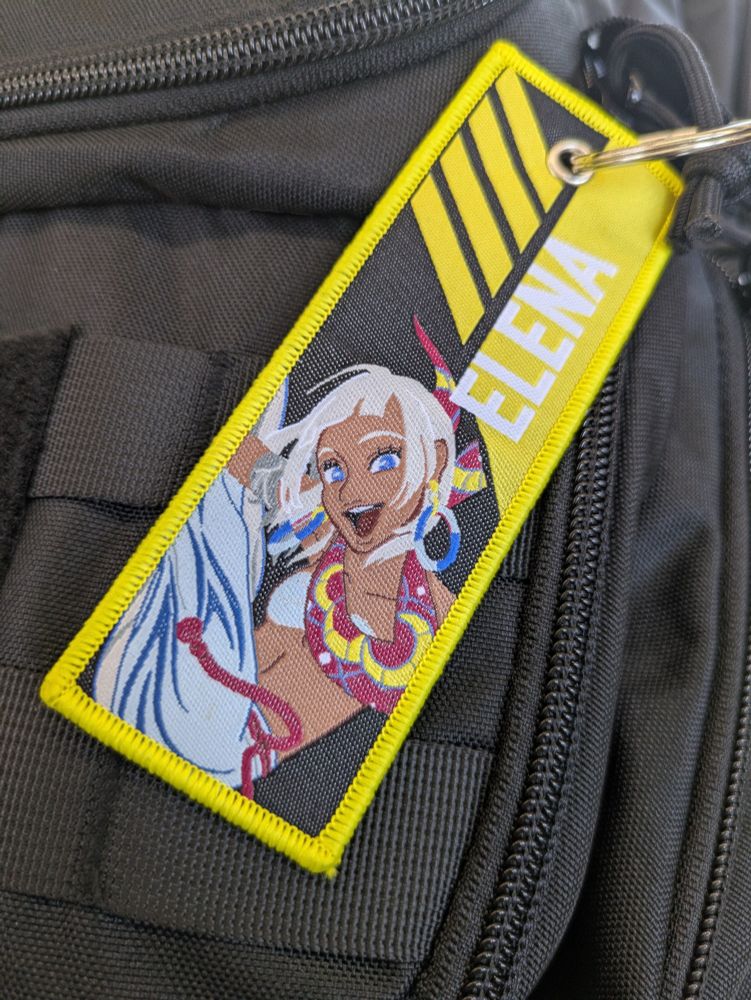 旅のお供はエレナさんのフライトタグ（監修OK出させてもらったサンプル品です）
e-capcom.com/shop/g/gC00008…