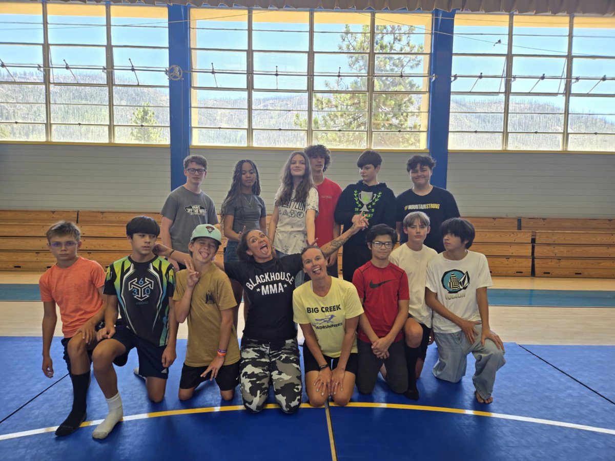 Been conducting self defense seminars AND intro to Grappling. 
This was my old elementary school. 
Also, two reservations for native youth, and at a bjj gym. 
Xoxo
I'm so lucky.