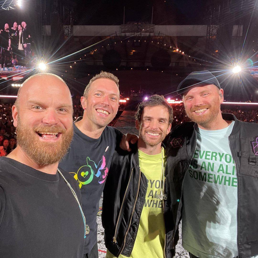 IFENG__official's tweet image. The former #Astronomer CEO #AndyByron is planning to sue #Coldplay over the kiss cam #scandal. He claims the kiss cam moment caused emotional distress and invaded his privacy.