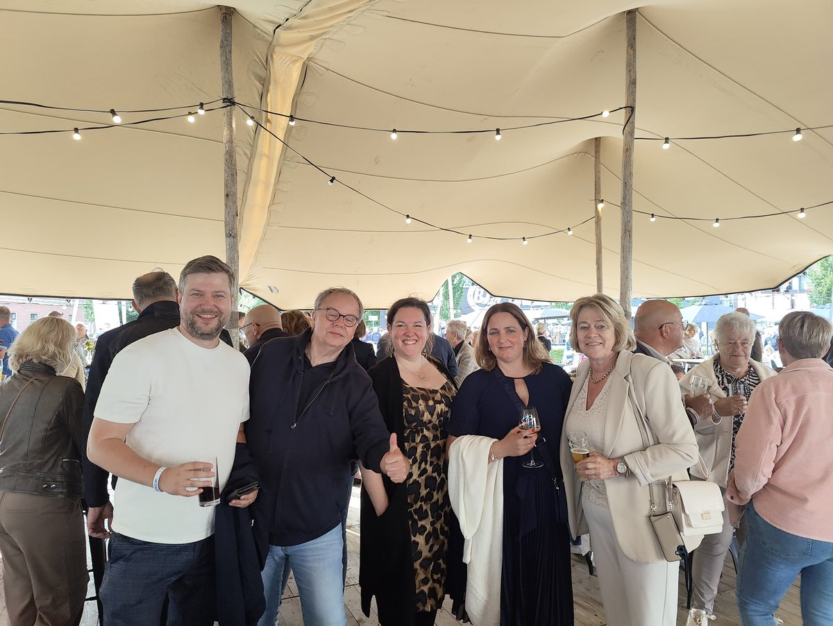 Jaap Stalenburg (@jaapstalenburg) on Twitter photo In de politieke arena mag het er af en toe keihard aan toe gaan, maar daarbuiten kun je het met collega’s uit <a href="/psfryslan/">Provinsjale Steaten fan Fryslân</a> ook gezellig hebben. Met <a href="/chardakuipers/">Charda</a>, <a href="/DannyvdWeide/">Danny</a>, <a href="/attjemeekma/">Attje Meekma</a> en <a href="/NatalieNTK/">Natalie Nauta</a> bij #profrondesurhuisterveen . <a href="/pvdafryslan/">PvdA Fryslân</a> In de politieke arena mag het er af en toe keihard aan toe gaan, maar daarbuiten kun je het met collega’s uit <a href="/psfryslan/">Provinsjale Steaten fan Fryslân</a> ook gezellig hebben. Met <a href="/chardakuipers/">Charda</a>, <a href="/DannyvdWeide/">Danny</a>, <a href="/attjemeekma/">Attje Meekma</a> en <a href="/NatalieNTK/">Natalie Nauta</a> bij #profrondesurhuisterveen . <a href="/pvdafryslan/">PvdA Fryslân</a>
