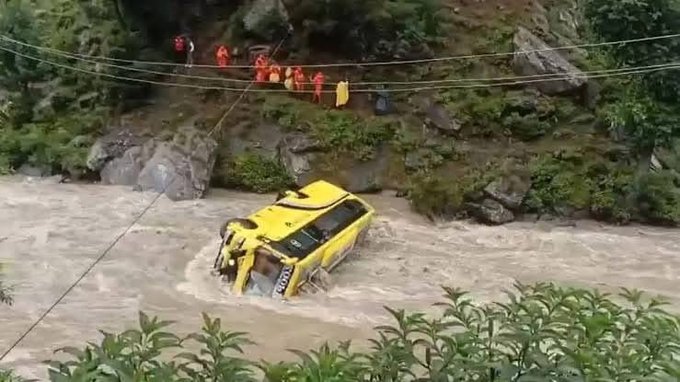 #ITBPBusAccident
A bus transporting ITBP personnel has plunged into the lndus (Sindh) River near Kullan in Jammu and Kashmir. 
Search and rescue efforts are ongoing. Pray for our jawans 🙏🙌