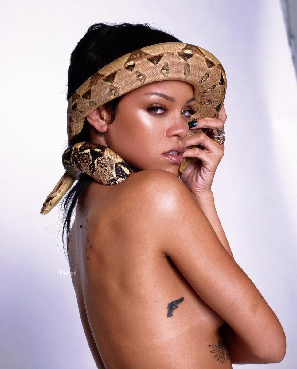 bitchbettalurk's tweet photo. Rihanna’s British GQ 2013 outtakes... a cultural reset https://t.co/8qH9R7sRGV