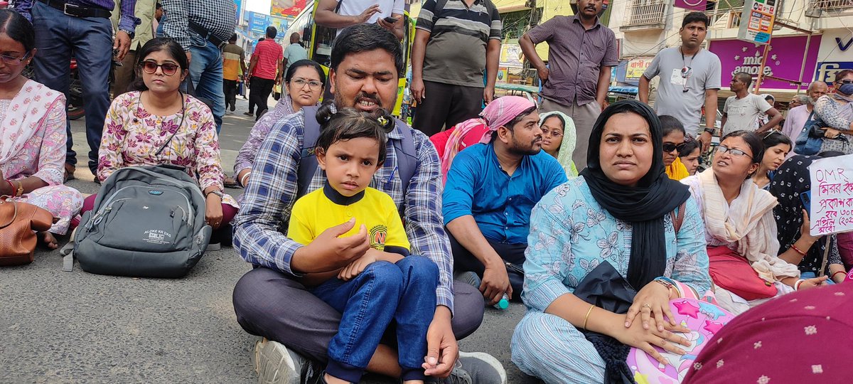 shamimmandal's tweet photo. #SaveUntaintedTeachersofWbssc2016 

My Papa is an Untainted Teachers and he has a beautiful family.. l am within the family. Please support me and my father. https://t.co/1dmfeI2Jhi