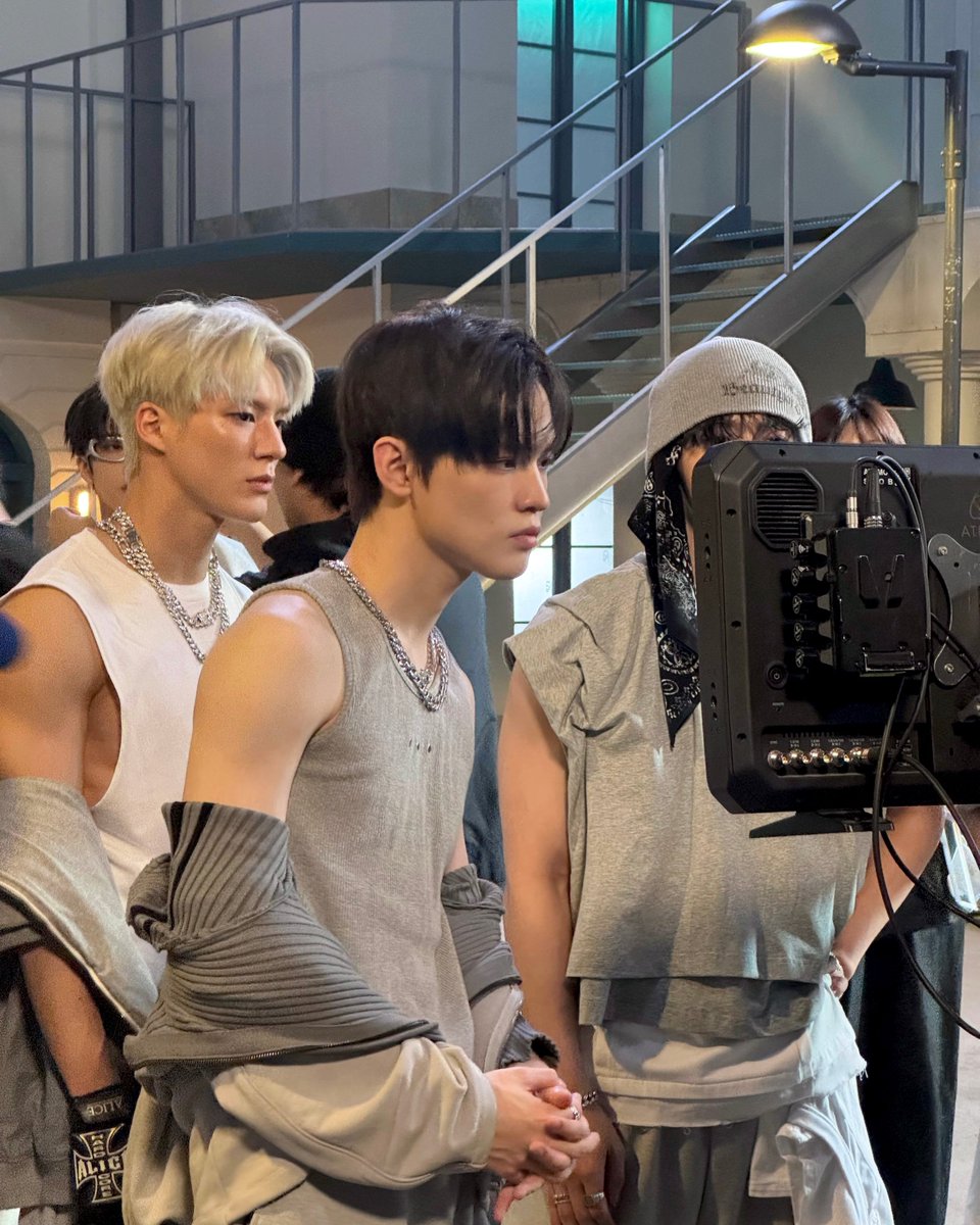 ◁ II ▷ behind

#JENO #JAEMIN #CHENLE #NCTDREAM
#BTTF #NCTDREAM_BTTF