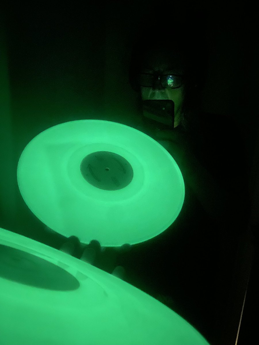 2 last copies available
Vasas flora och fauna - man blåser bort lyd edition Glow in the dark vinyl