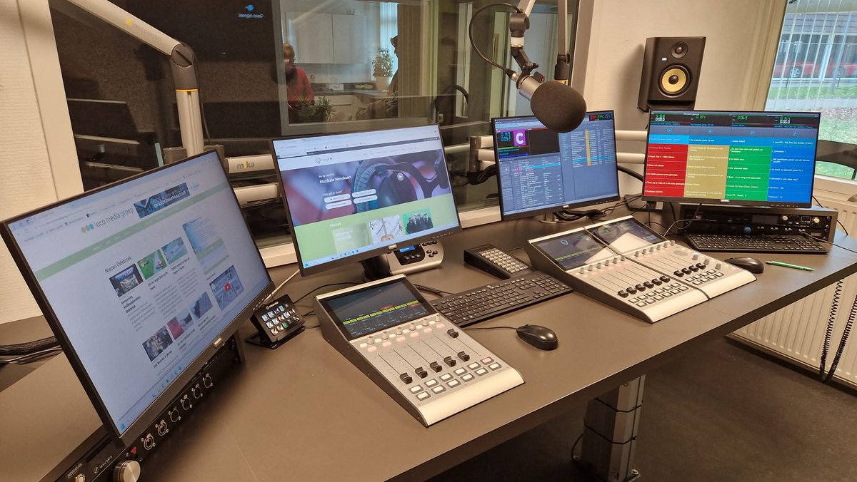 LocoFM | Jouw Regioradio! (@locofm) on Twitter photo Het is woensdag 30 juli en dat betekent om 18.00 uur Rondje Politiek op LocoFM
Met vandaag <a href="/SlagtElke/">Elke Slagt-Tichelman</a> van <a href="/gl_pvda/">GroenLinks-PvdA</a> en met haar praten we over haar visie op de zorg in Nederland. 107.2FM 107.6FM DAB+ 6D en locofm.nl/live Het is woensdag 30 juli en dat betekent om 18.00 uur Rondje Politiek op LocoFM
Met vandaag <a href="/SlagtElke/">Elke Slagt-Tichelman</a> van <a href="/gl_pvda/">GroenLinks-PvdA</a> en met haar praten we over haar visie op de zorg in Nederland. 107.2FM 107.6FM DAB+ 6D en locofm.nl/live