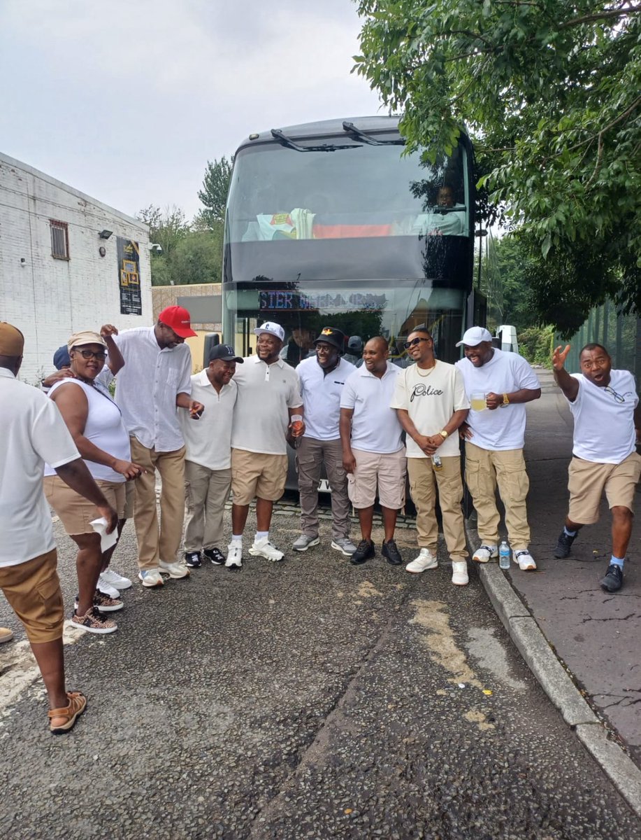 ZIMANO0's tweet image. Had a blast at the annual boat party, Middlesborough 
#khakiandwhite
#funfilledday
#PositiveVibes 
#Zimano