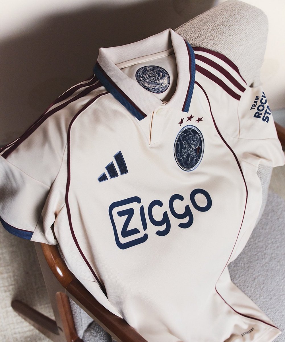 TouchlineX's tweet photo. 🚨 𝗡𝗘𝗪: Ajax have released their 2025/26 away kit! 👕✨ https://t.co/VJfudux0PX